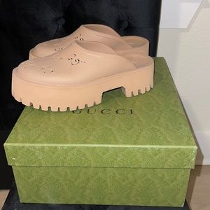 Gucci clogs